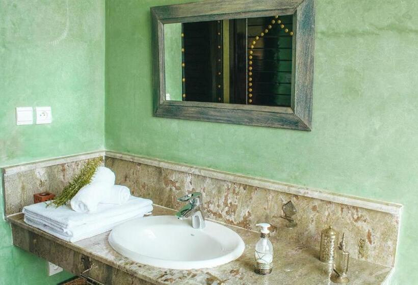 اتاق سوپریور, Diar Illi