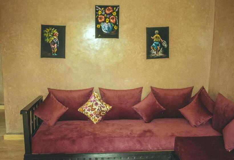 اتاق لوکس, Diar Illi