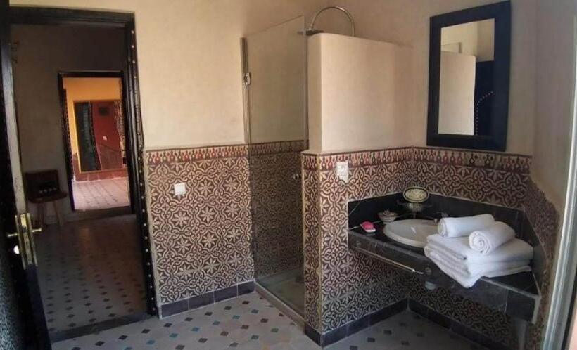 اتاق لوکس سه تخته, Diar Illi