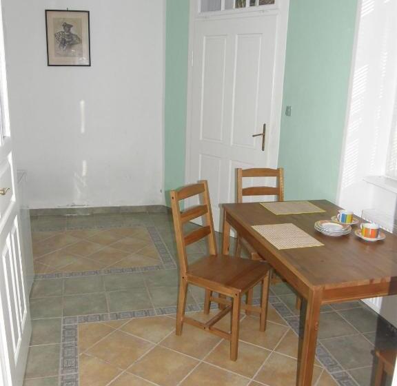 スタンダード4人部屋, Muzeum Lesná:penzion A Camping