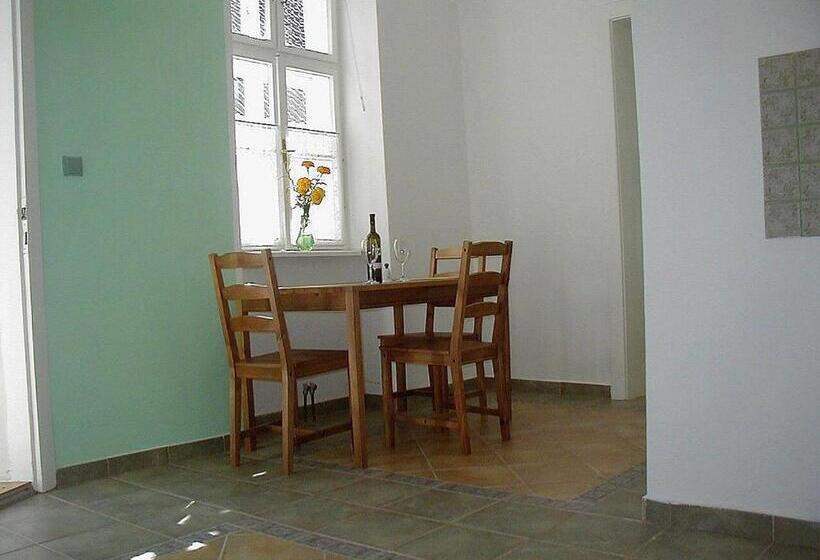 スタンダード4人部屋, Muzeum Lesná:penzion A Camping