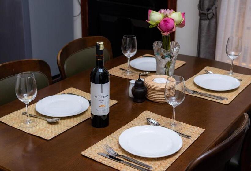 Дом 2 Спальни, Sala Kanseng Home