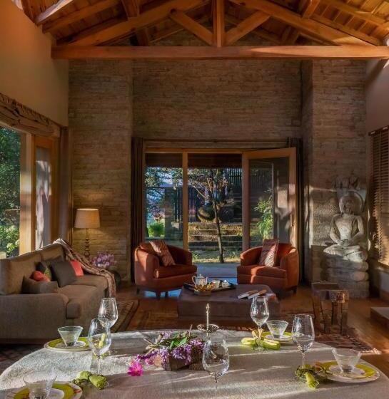 标准间, Mary Budden Estate