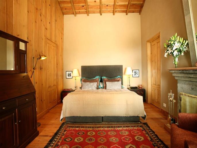 标准间, Mary Budden Estate