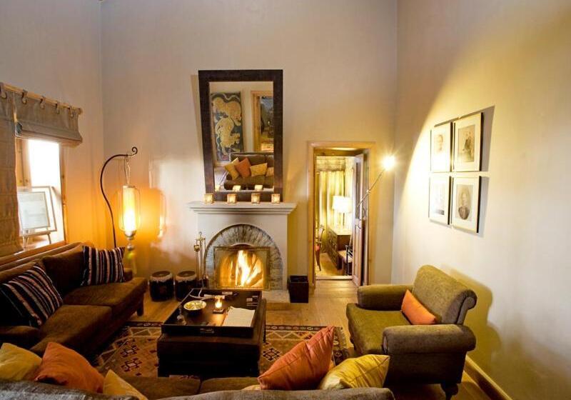 标准间, Mary Budden Estate