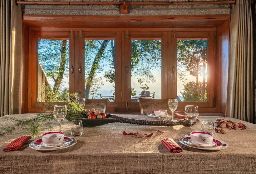 小室, Mary Budden Estate