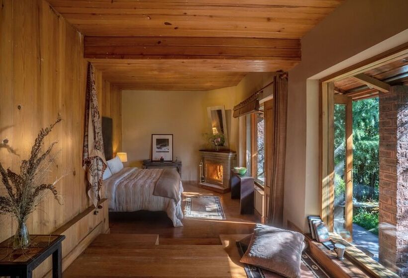 标准间, Mary Budden Estate