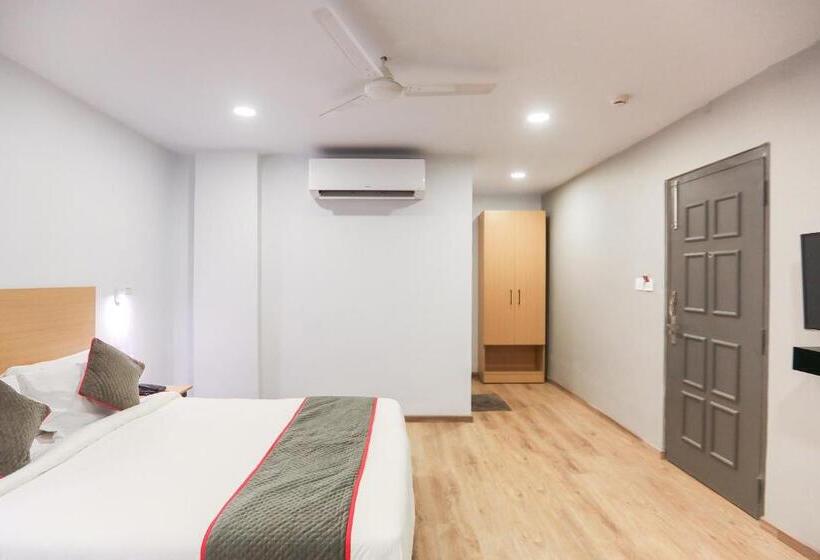 Номер Стандарт, Super Oyo Townhouse 143 Hotel Royal Garden Park Street Mullick Bazar Crossing