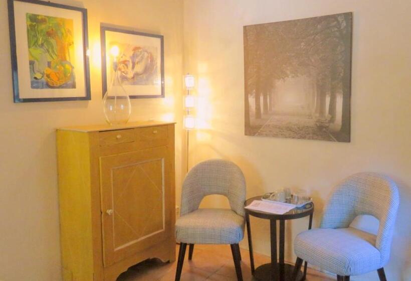 标准间, Les Buis De Lussan