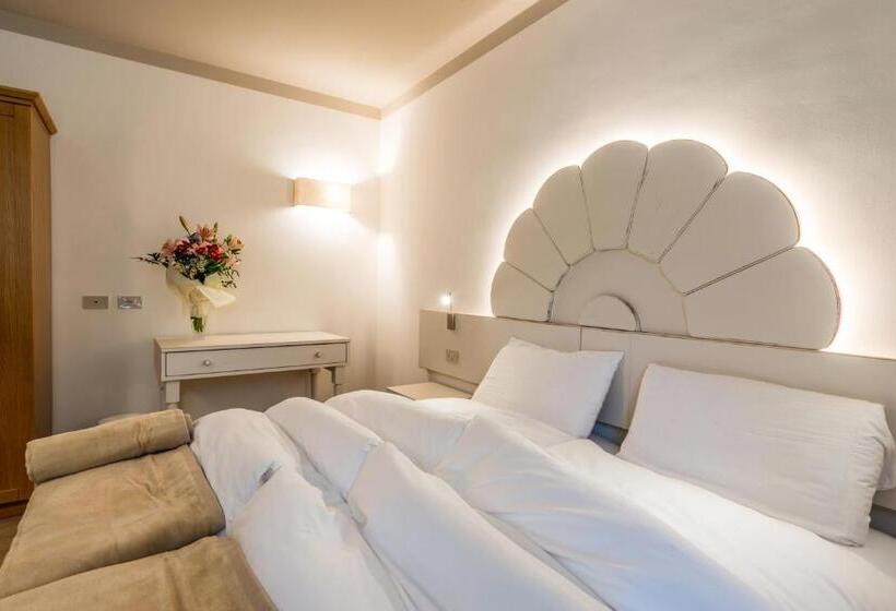 标准三人间, Paradiso