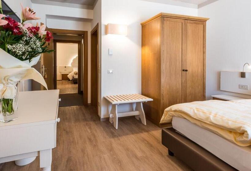 标准三人间, Paradiso