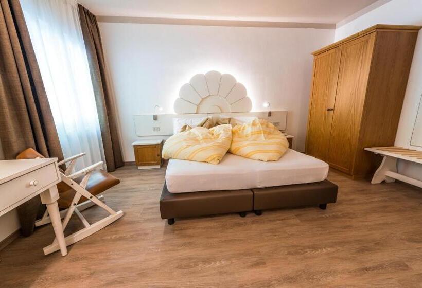 四人高级间, Paradiso