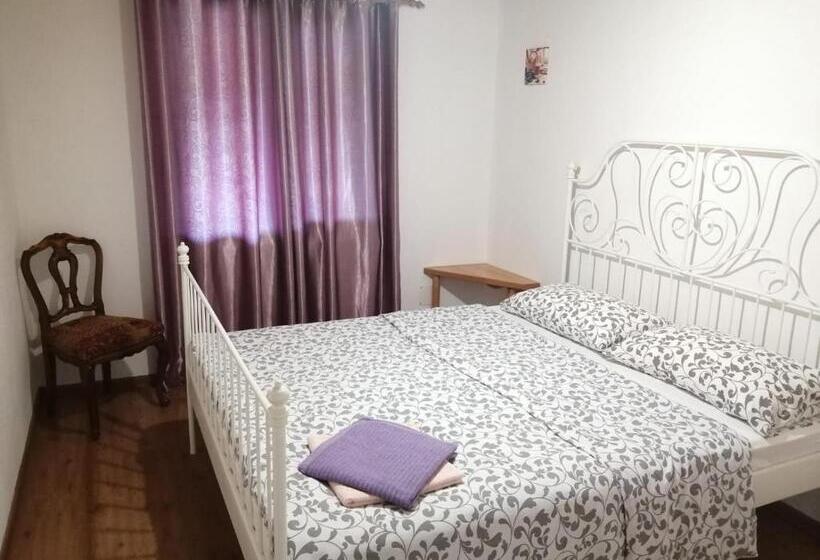 침실 2개 아파트, Pensiunea Dateș