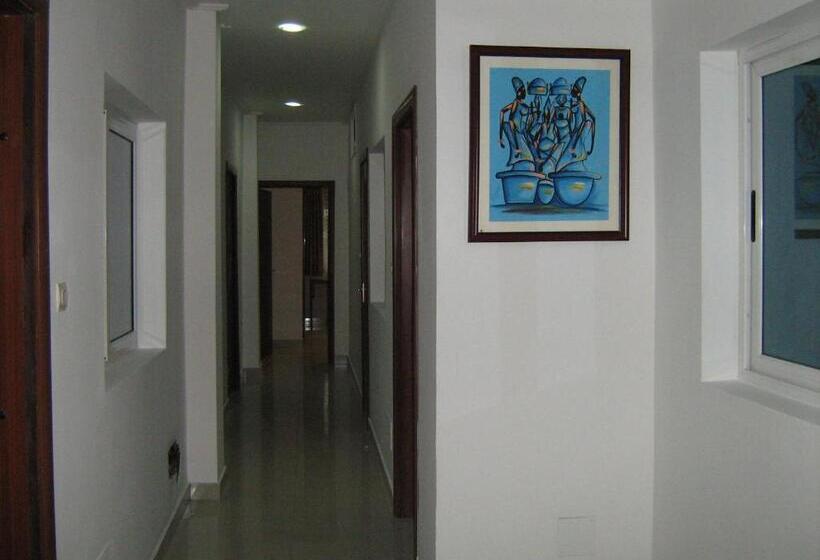 آپارتمان 1 خوابه با تراس, Rosalie S Suites