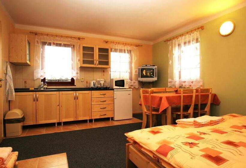 شقة غرفة واحدة, Ada Apartments