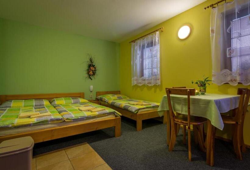 إستوديو قياسى, Ada Apartments