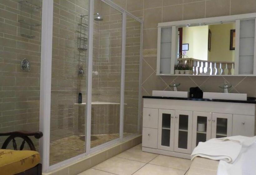 Люкс Повышенной Комфортности, Eagles Rock Guest House