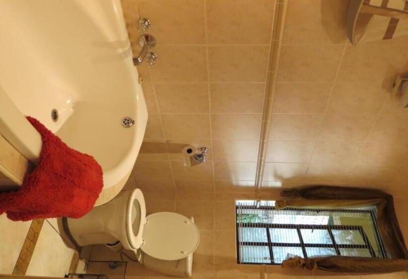 Семейный Номер, Eagles Rock Guest House