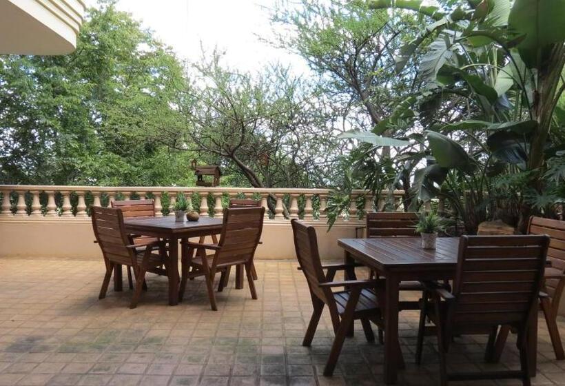 Номер Стандарт с Балконом, Eagles Rock Guest House