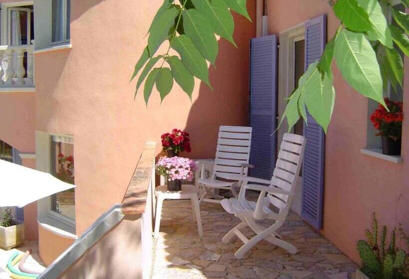 プールビュースタンダードルーム, Les Agaves