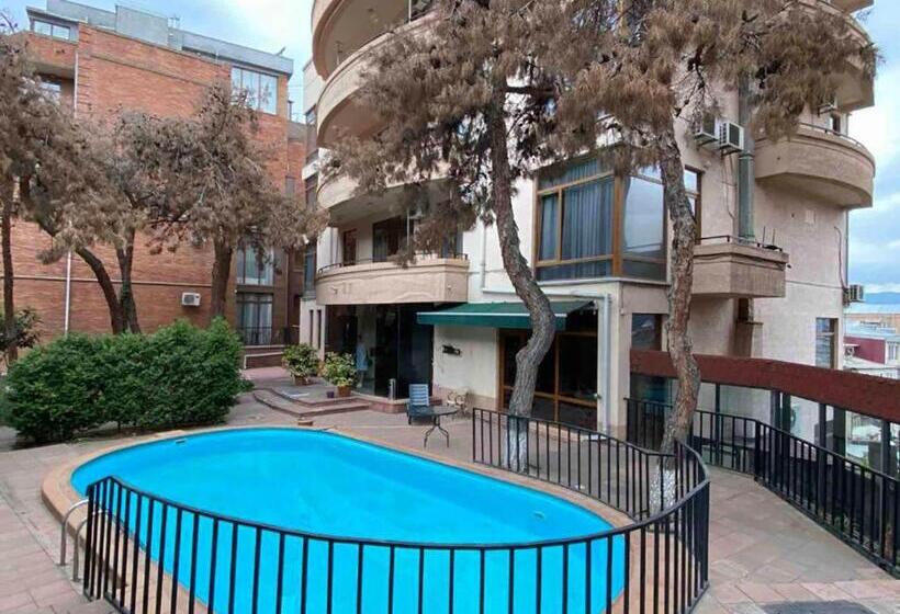 مجموعه ویستا شهر, Betssy S Mtatsminda View
