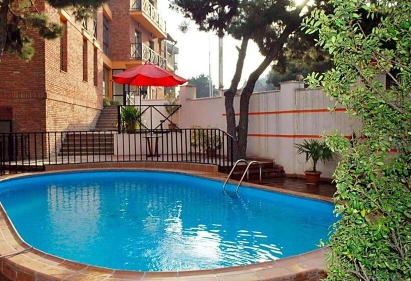 اتاق استاندارد سه نفره, Betssy S Mtatsminda View