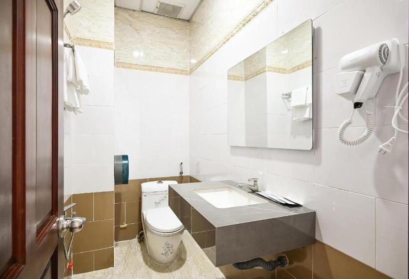 اتاق سوپریور, Sunrise Airport