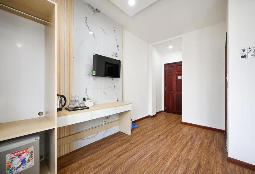 اتاق سوپریور, Sunrise Airport