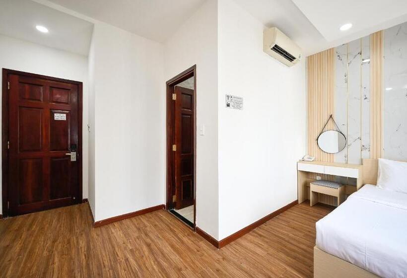 اتاق سوپریور, Sunrise Airport