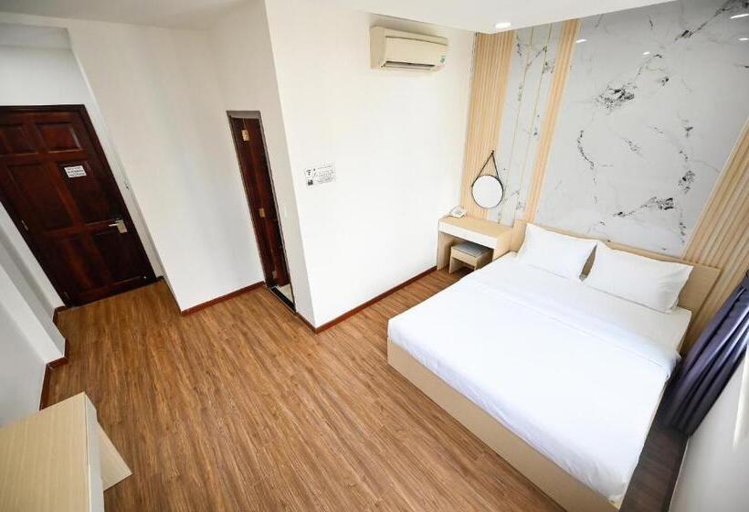 اتاق سوپریور, Sunrise Airport