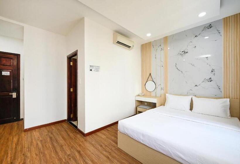 اتاق سوپریور, Sunrise Airport