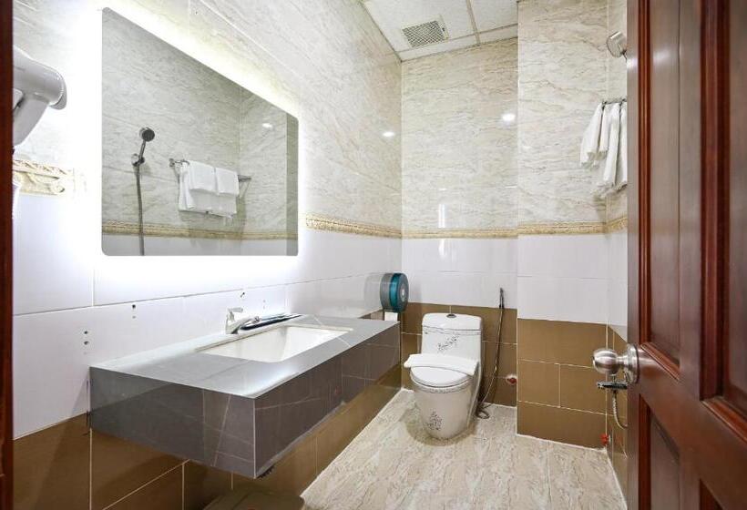 اتاق لوکس, Sunrise Airport