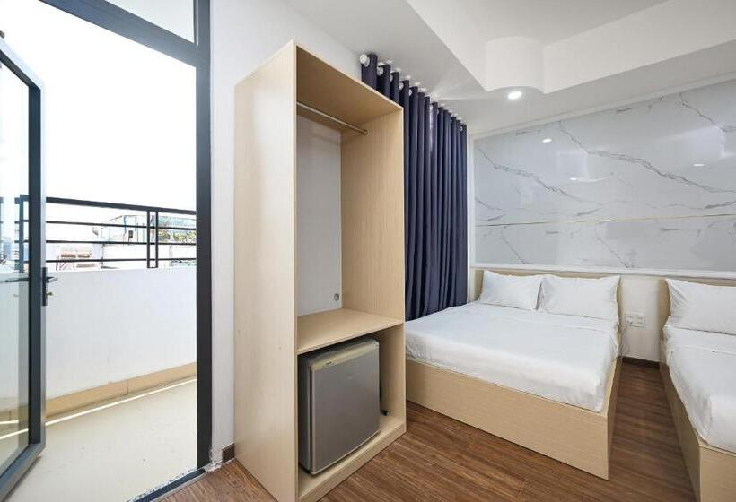 اتاق لوکس, Sunrise Airport