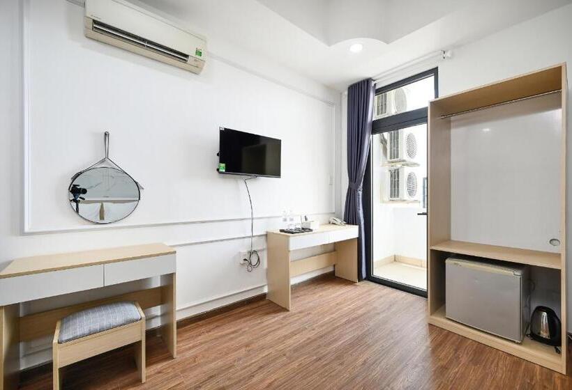 اتاق لوکس, Sunrise Airport