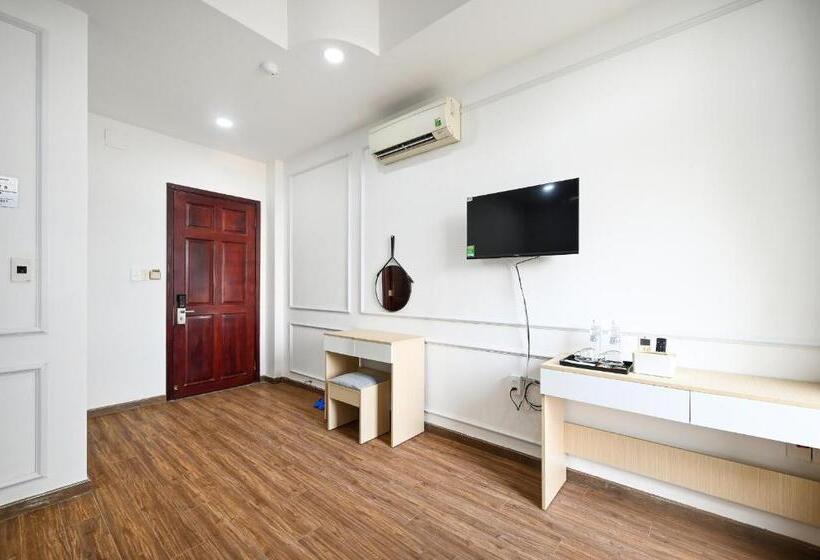 اتاق لوکس, Sunrise Airport