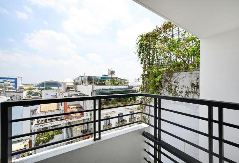 اتاق لوکس, Sunrise Airport