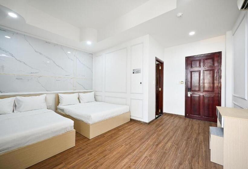 اتاق لوکس, Sunrise Airport