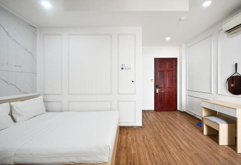 اتاق لوکس, Sunrise Airport