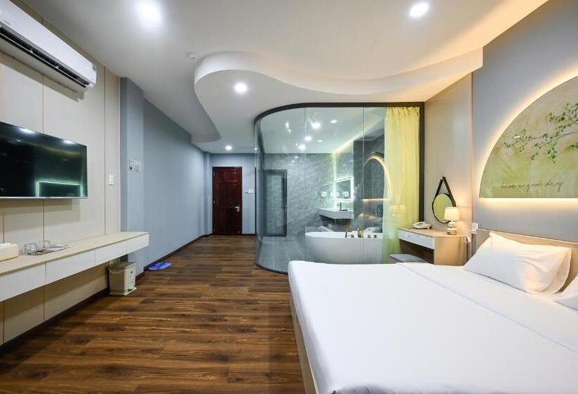 سوییت, Sunrise Airport