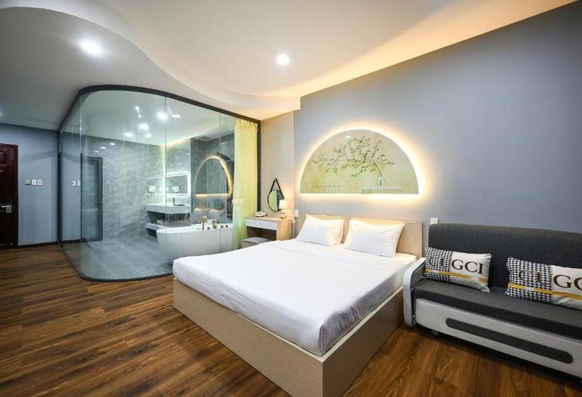 سوییت, Sunrise Airport