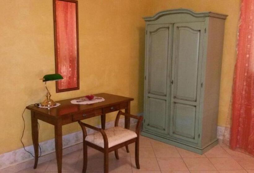 Standard room with outdoor bath, Affittacamere La Vigna