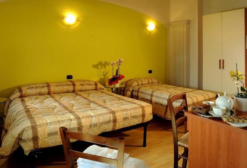 غرفة قياسية ثلاثية, Maison Lombard