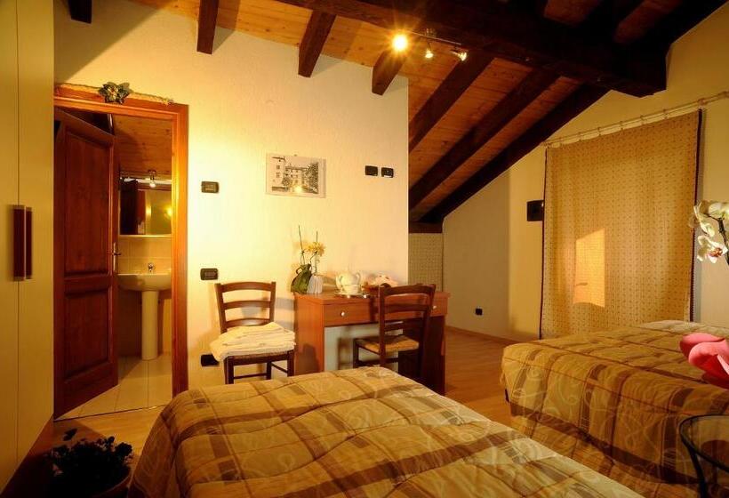 غرفة قياسية ثلاثية, Maison Lombard