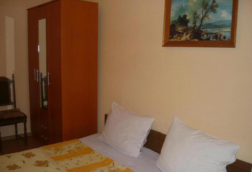 اتاق استاندارد سه نفره, Rooms Banićević