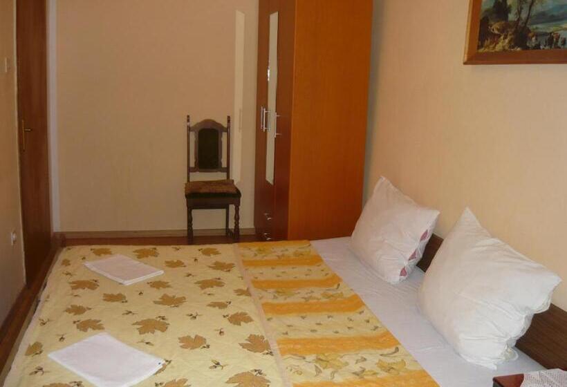 اتاق استاندارد سه نفره, Rooms Banićević