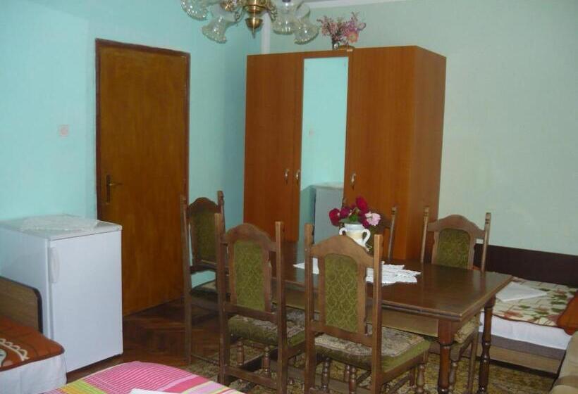 اتاق استاندارد چهار تخته, Rooms Banićević