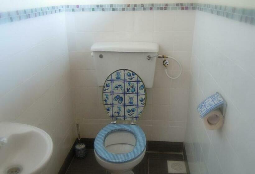 اتاق لوکس سه تخته, Dutchess Hotel And Restaurant