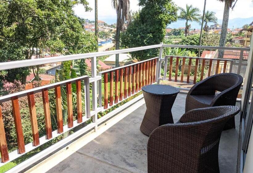 سوئیت با بالکن, Dutchess Hotel And Restaurant