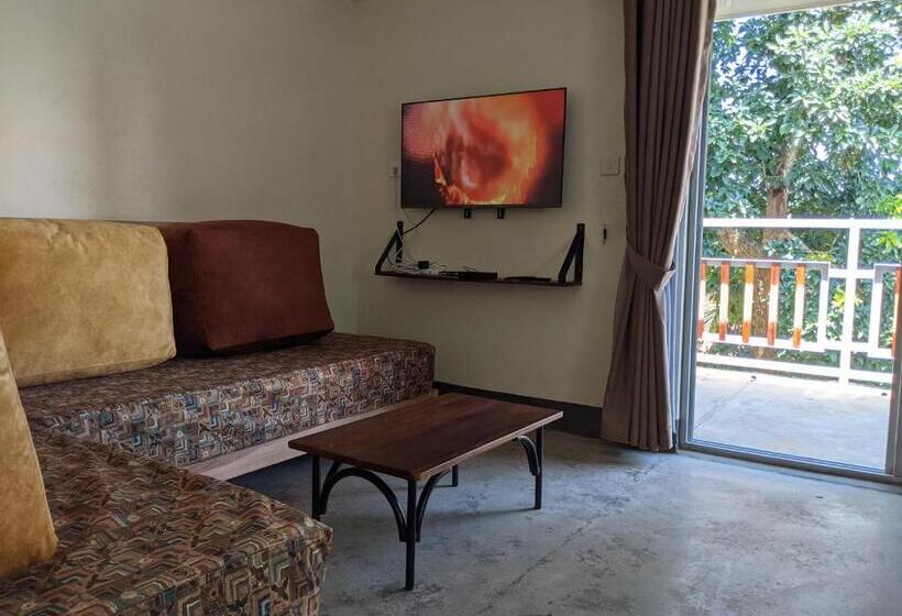 سوئیت با بالکن, Dutchess Hotel And Restaurant