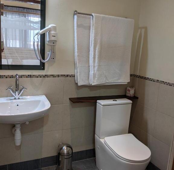 سوئیت با بالکن, Dutchess Hotel And Restaurant